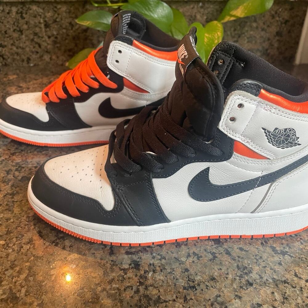 Boys Youth 6 Nike Air Jordan 1 Retro High OG “Electro Orange” Sneakers